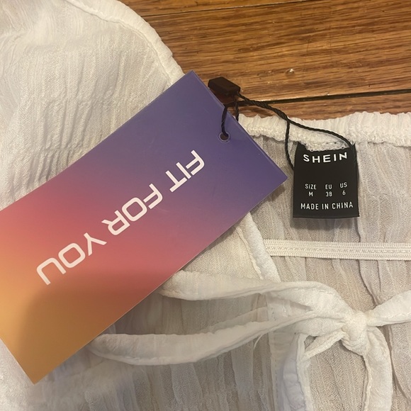 NWT SHEIN Deep V Neck Tie Front Knot Shoulder Ruffle Hem Cami Top size medium - Picture 6 of 7